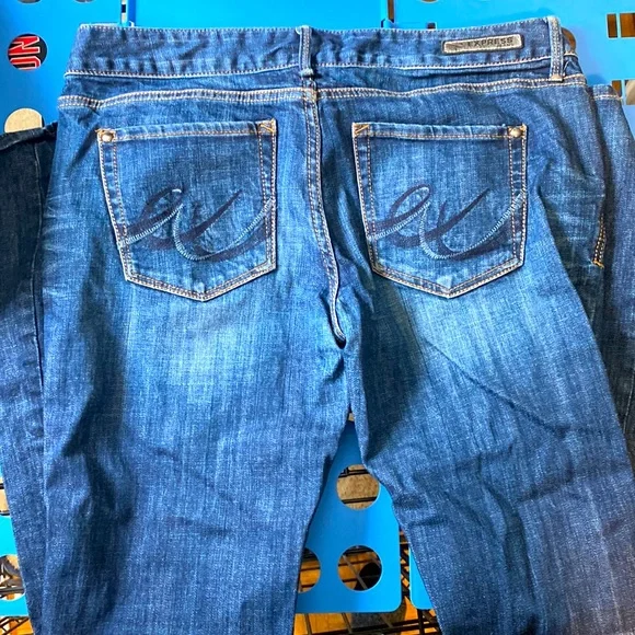 Jeans - Picture 2 of 2